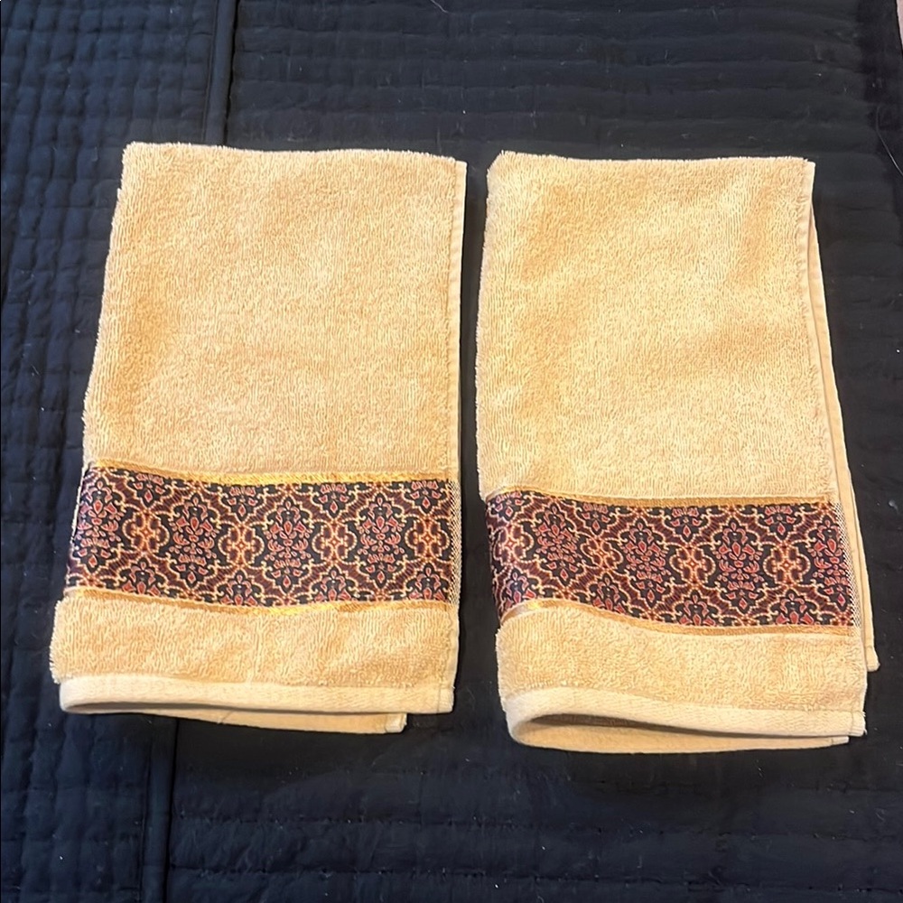 Waverly 2 Elegant Gold Towels with Patterned Border